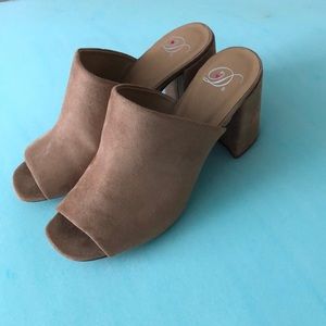 Nude/tan Chunky Heels Peep Toe